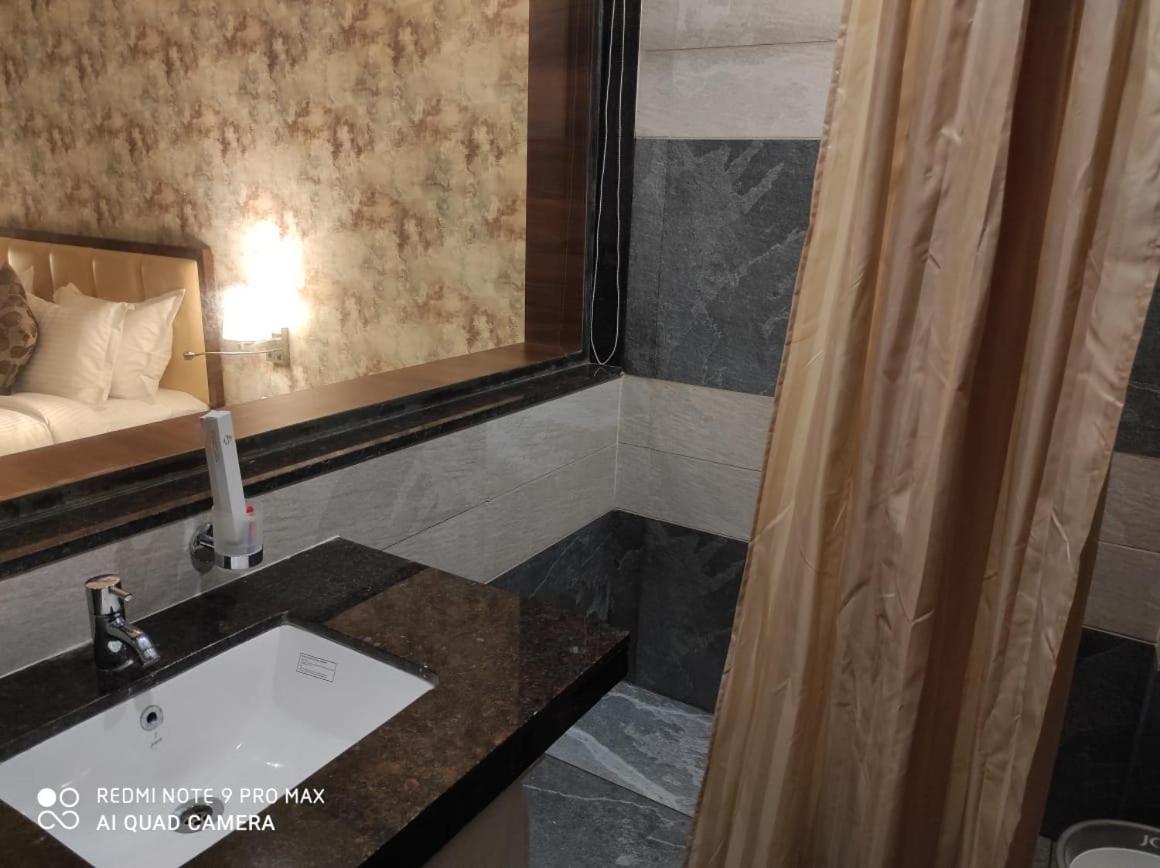 Hotel Shlok Kolhapur Dış mekan fotoğraf