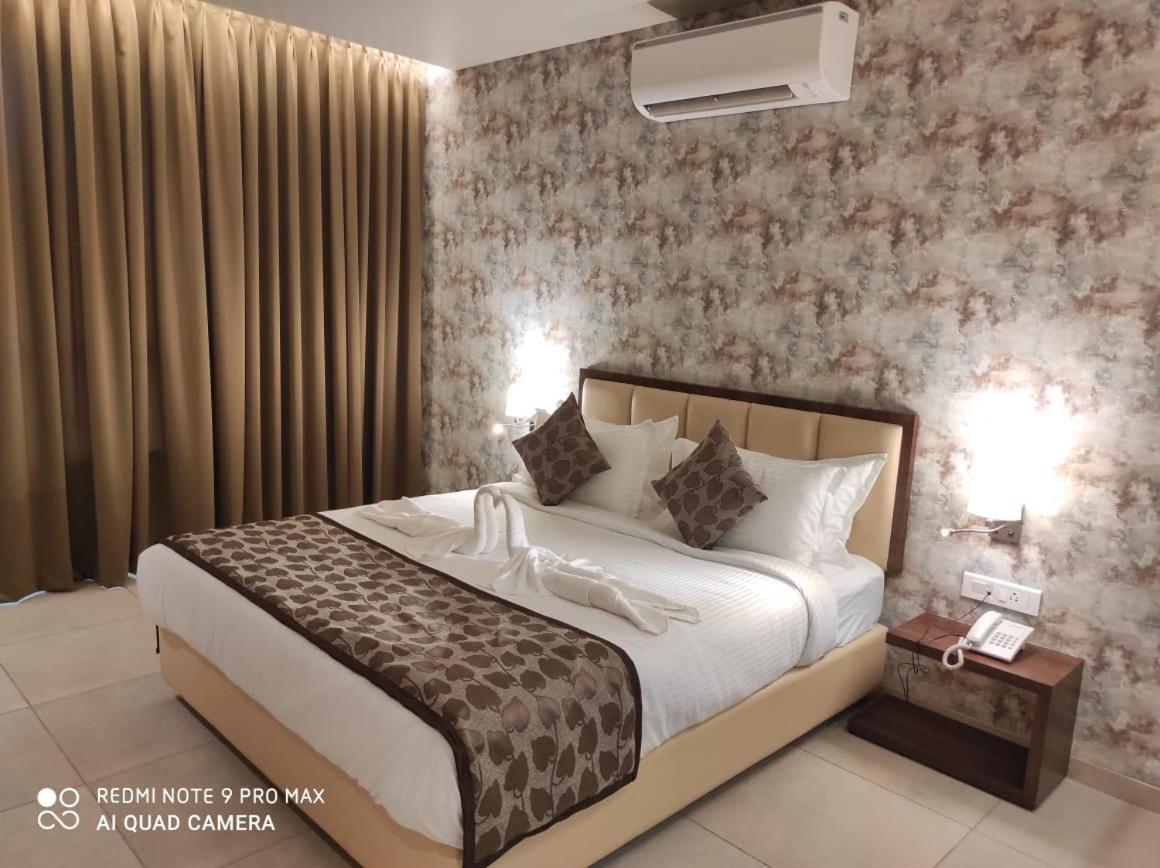 Hotel Shlok Kolhapur Dış mekan fotoğraf
