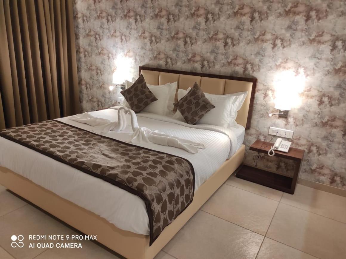 Hotel Shlok Kolhapur Dış mekan fotoğraf