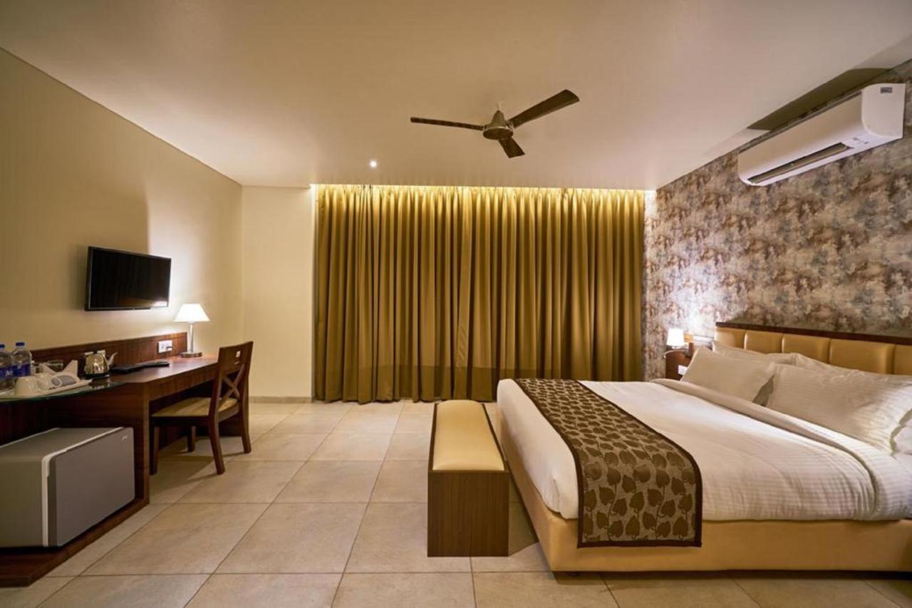 Hotel Shlok Kolhapur Dış mekan fotoğraf